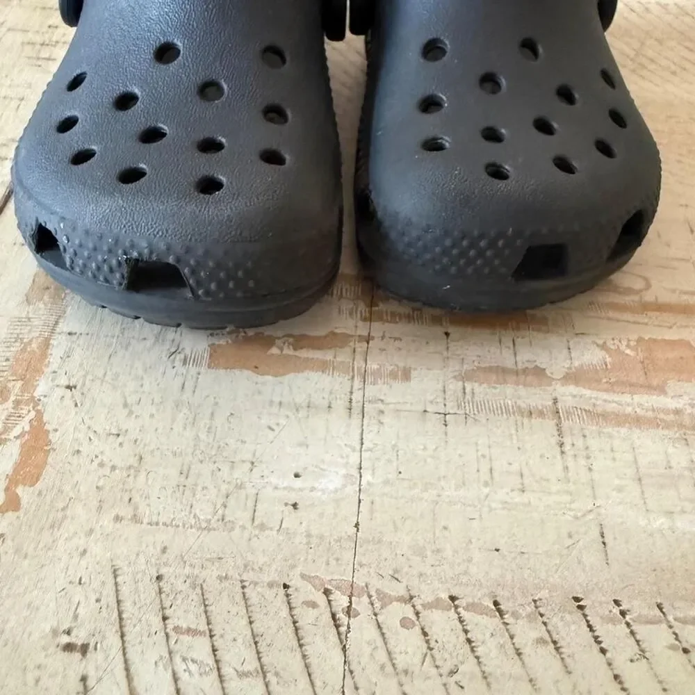 Black Crocs clogs size US 5c